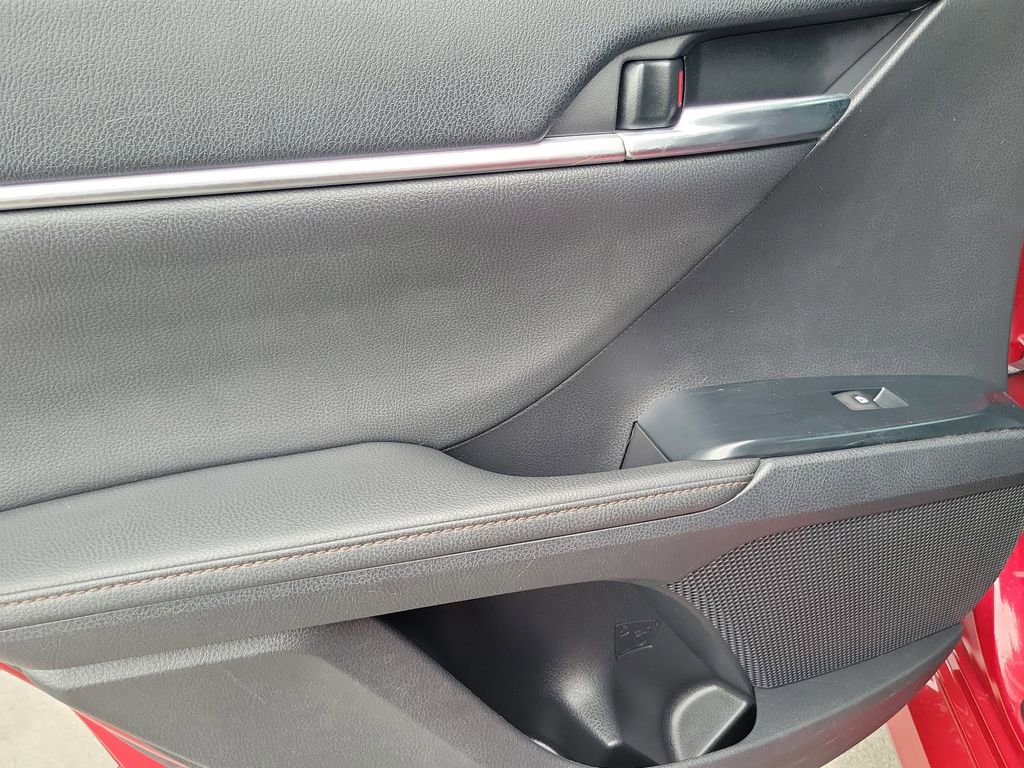 Used 2020 Toyota Camry XLE image 14