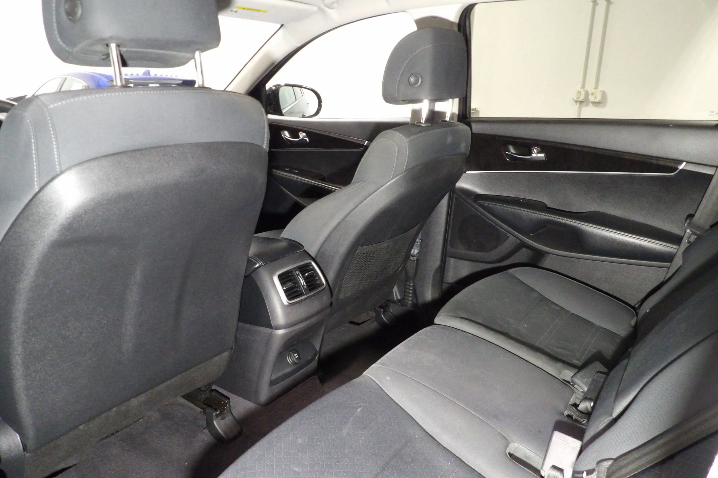 Used 2017 Kia Sorento L image 10
