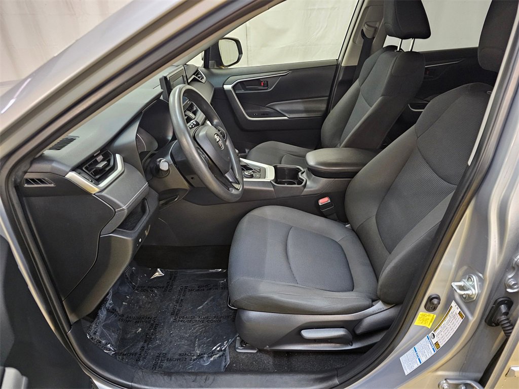 Used 2022 Toyota RAV4 LE image 21