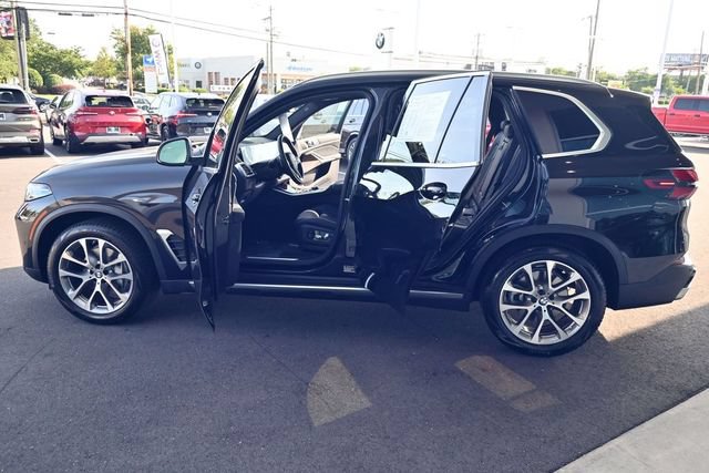Used 2024 BMW X5 xDrive40i w/ Premium Package AWD/4WD image 39