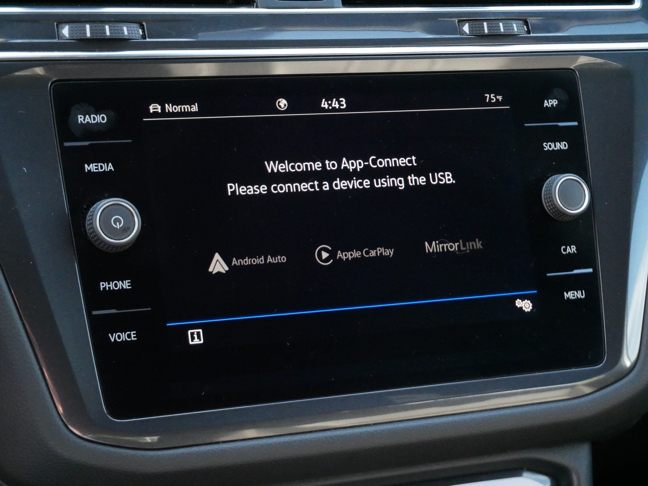 Certified 2023 Volkswagen Tiguan SE R-Line AWD/4WD image 23
