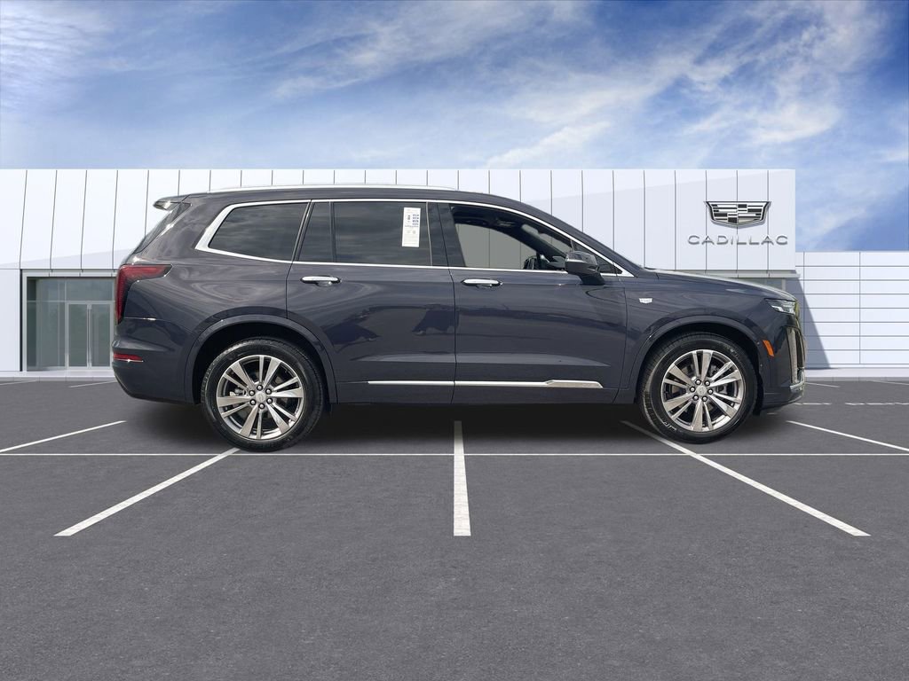 Certified 2025 Cadillac XT6 Premium Luxury image 9