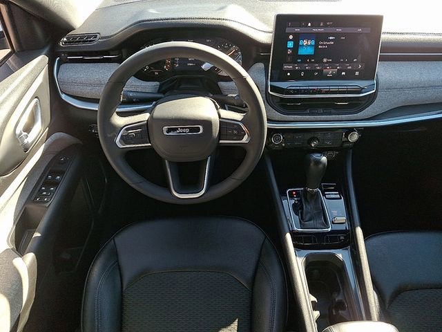 Used 2024 Jeep Compass Latitude image 11