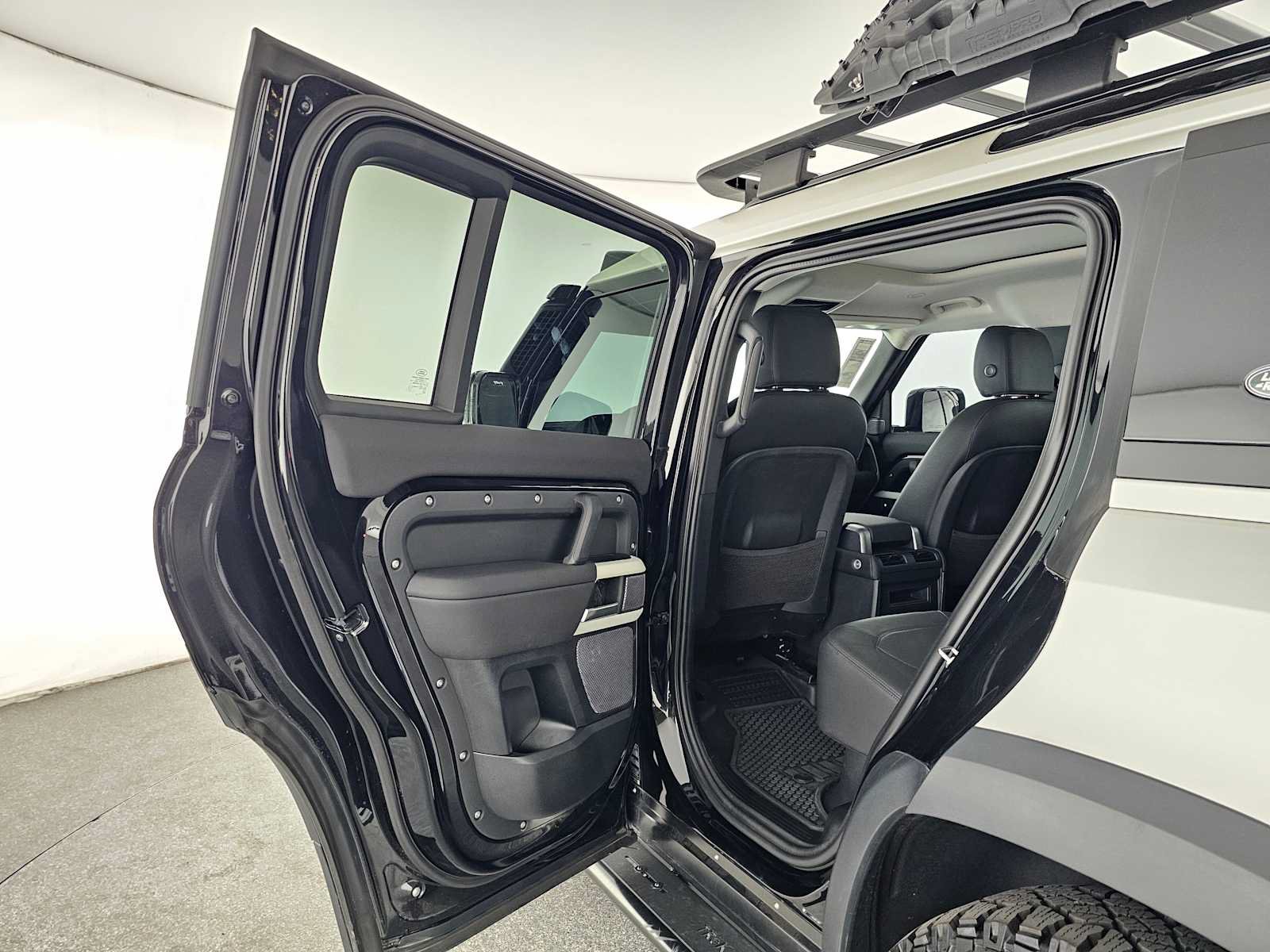 New 2024 Land Rover Defender 110 S image 15