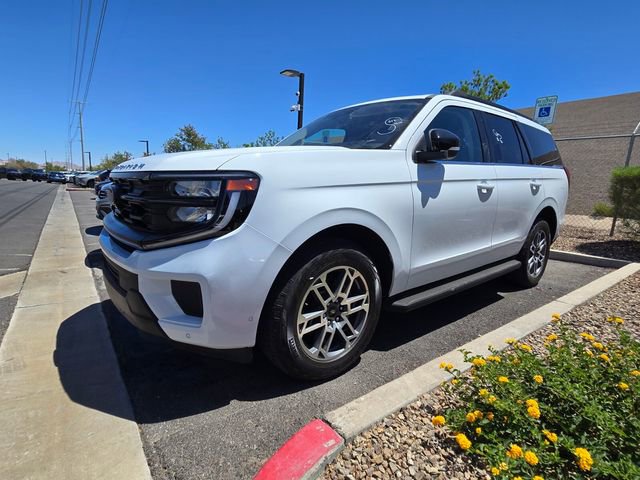 Used 2025 Ford Expedition Active AWD/4WD image 2