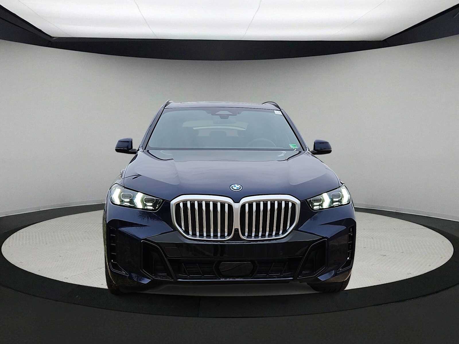 Used 2026 BMW X5 xDrive50e AWD/4WD image 3