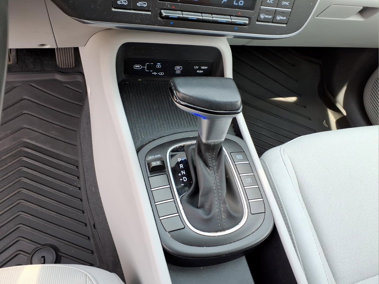 Used 2024 Hyundai Kona SEL FWD image 28
