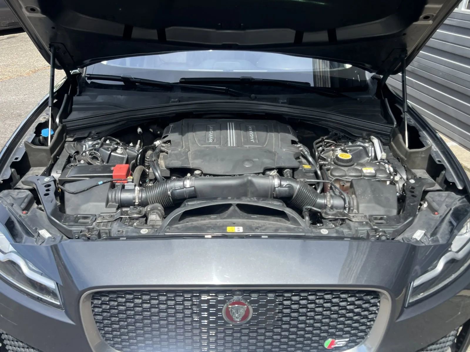 Used 2017 Jaguar F-PACE S AWD/4WD image 10
