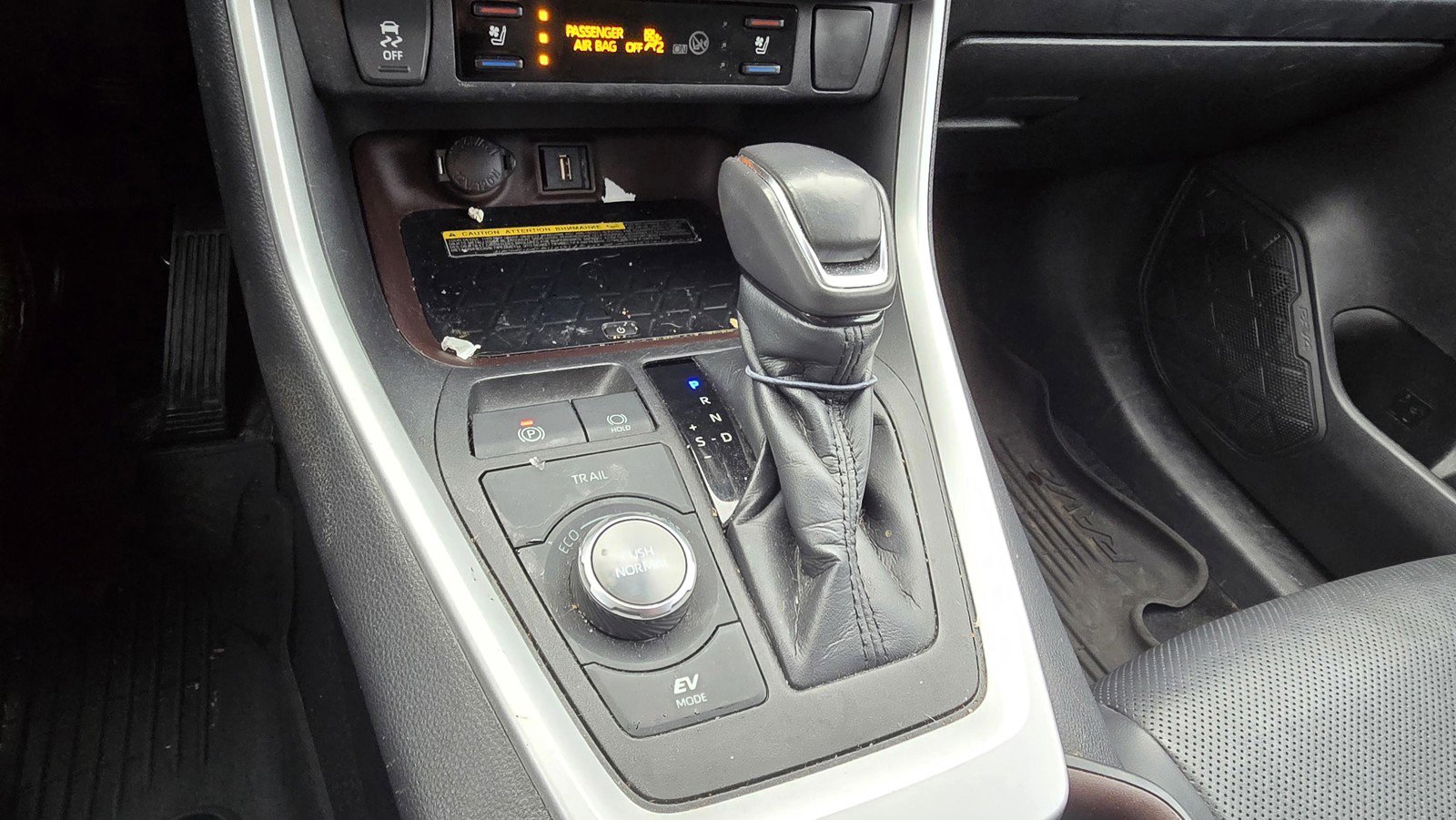 Used 2021 Toyota RAV4 Limited image 19