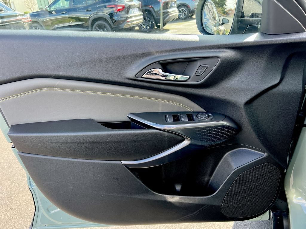 New 2026 Chevrolet Trax ACTIV w/ Sunroof Package FWD image 19
