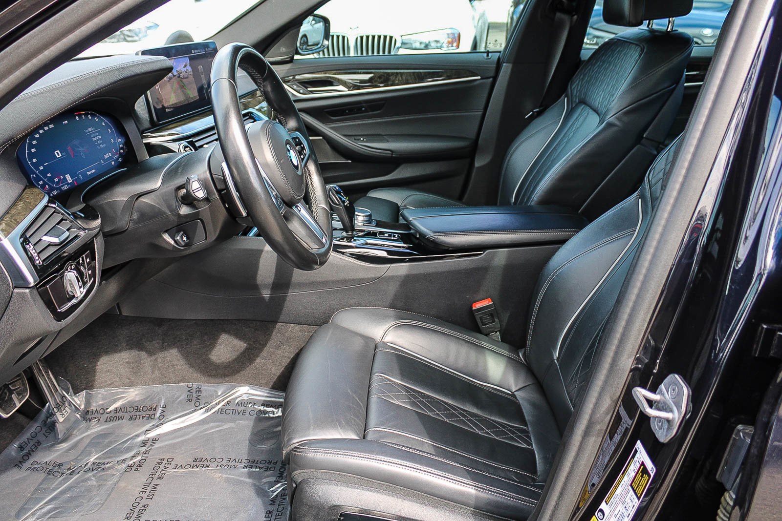 Used 2022 BMW M550i xDrive image 17