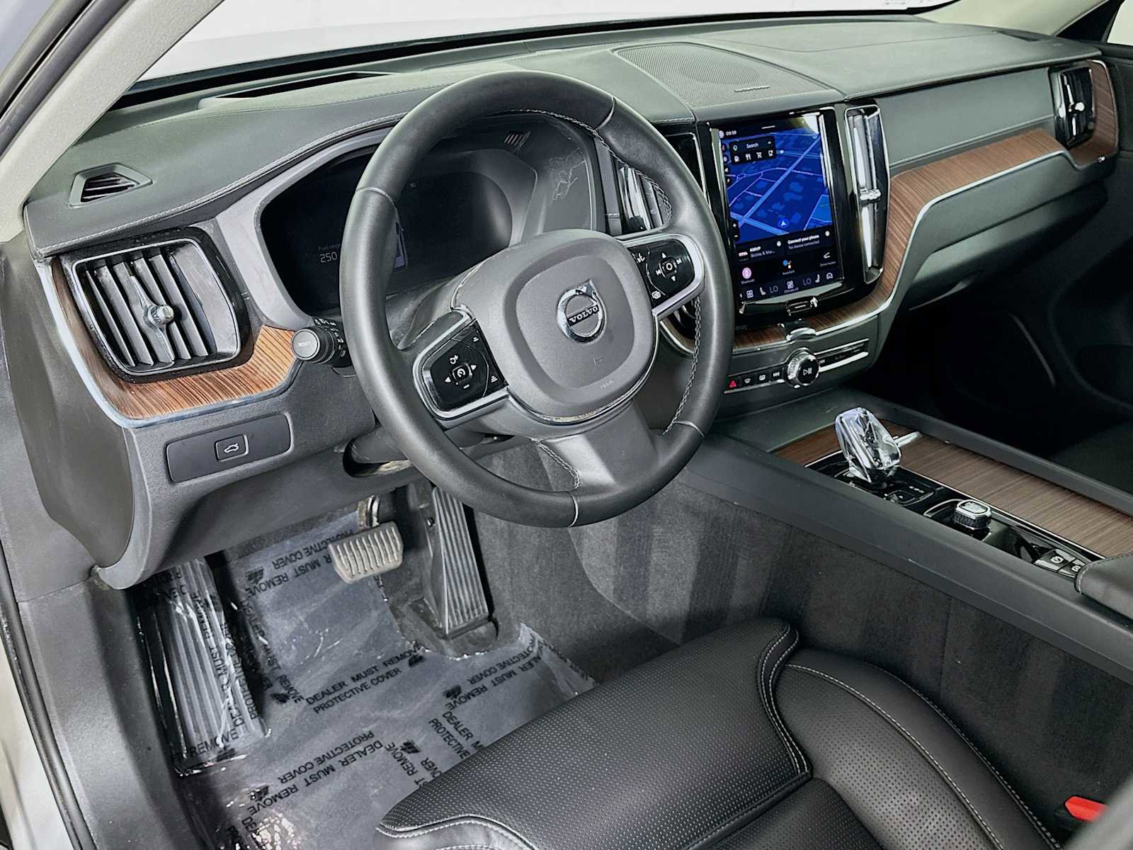 Used 2023 Volvo XC60 B5 Ultimate AWD/4WD image 9