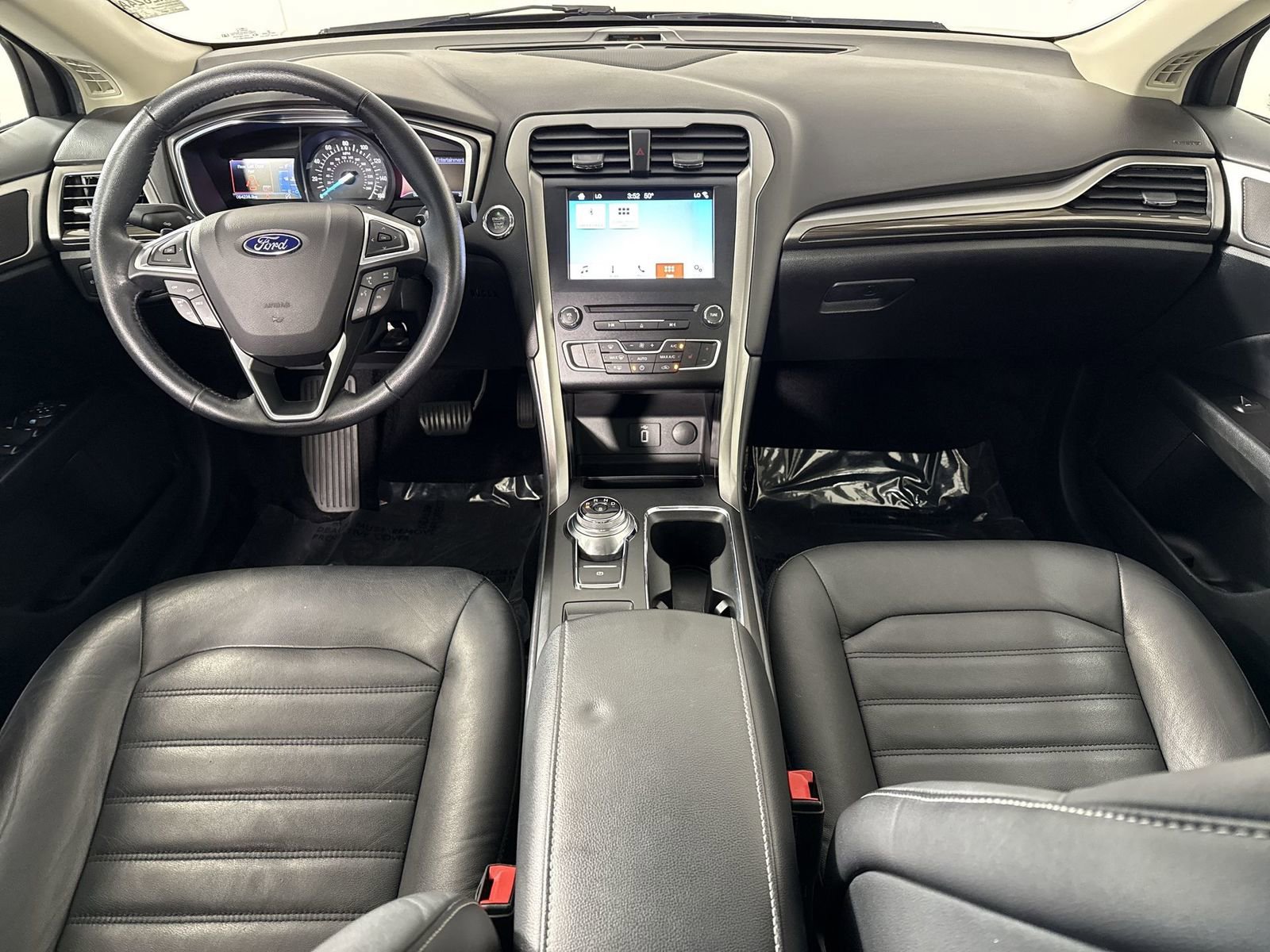 Used 2017 Ford Fusion SE w/ Fusion SE Technology Package image 26