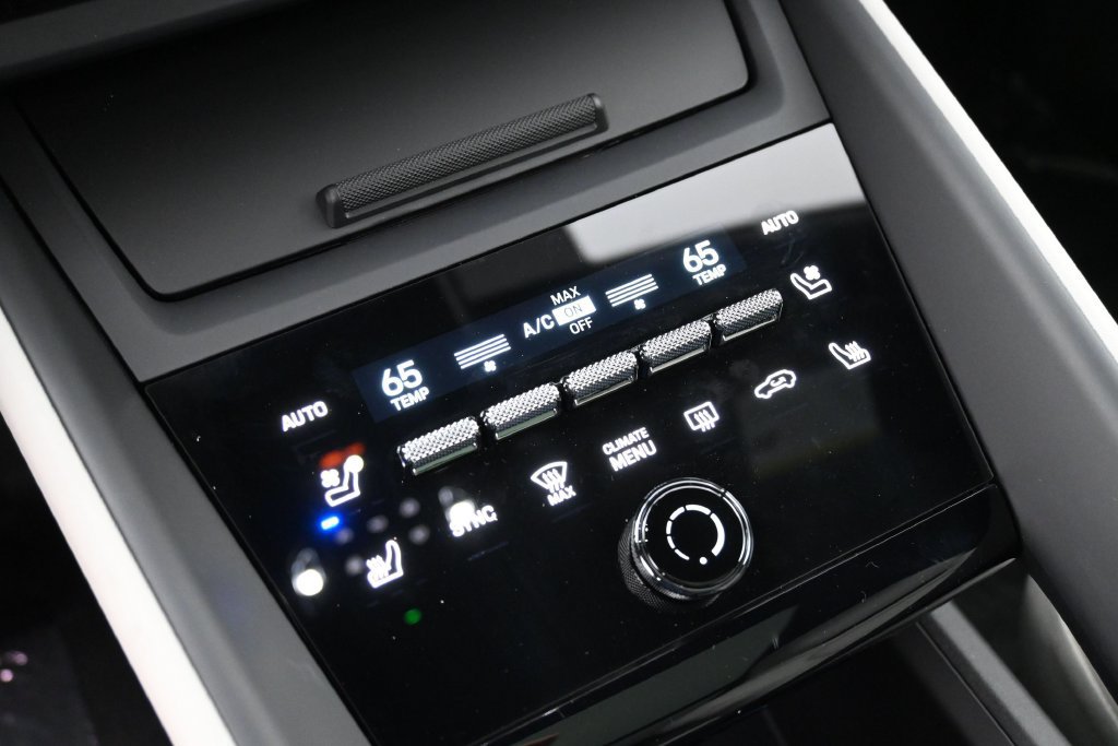 Certified 2025 Porsche Macan Electric RWD image 22