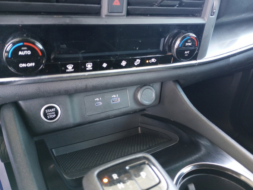 Used 2023 Nissan Rogue SV image 24