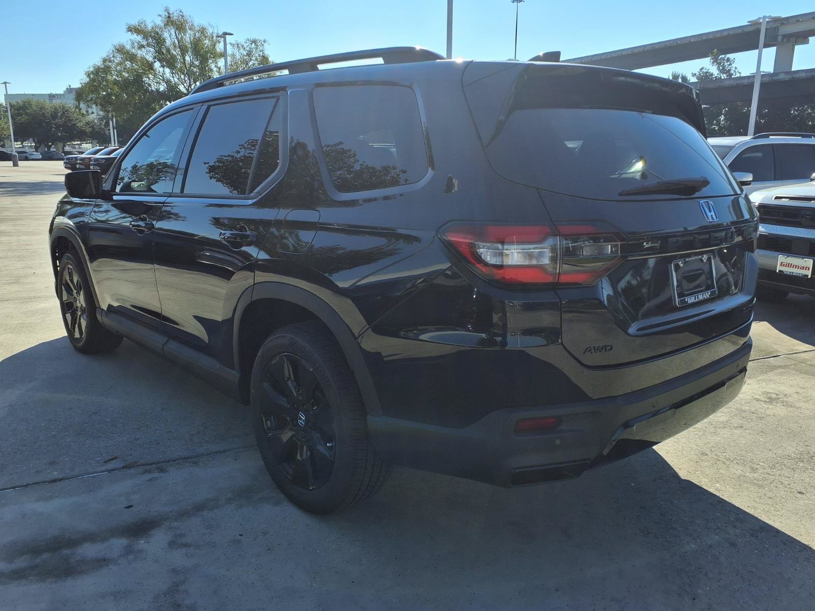 New 2026 Honda Pilot Black Edition image 2