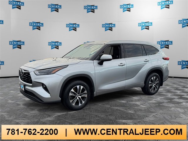 Used 2022 Toyota Highlander XLE image 1