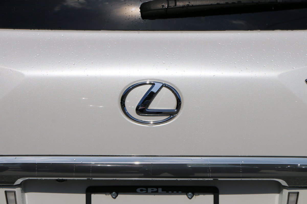 Used 2021 Lexus LX 570 4WD w/ Luxury Package image 5