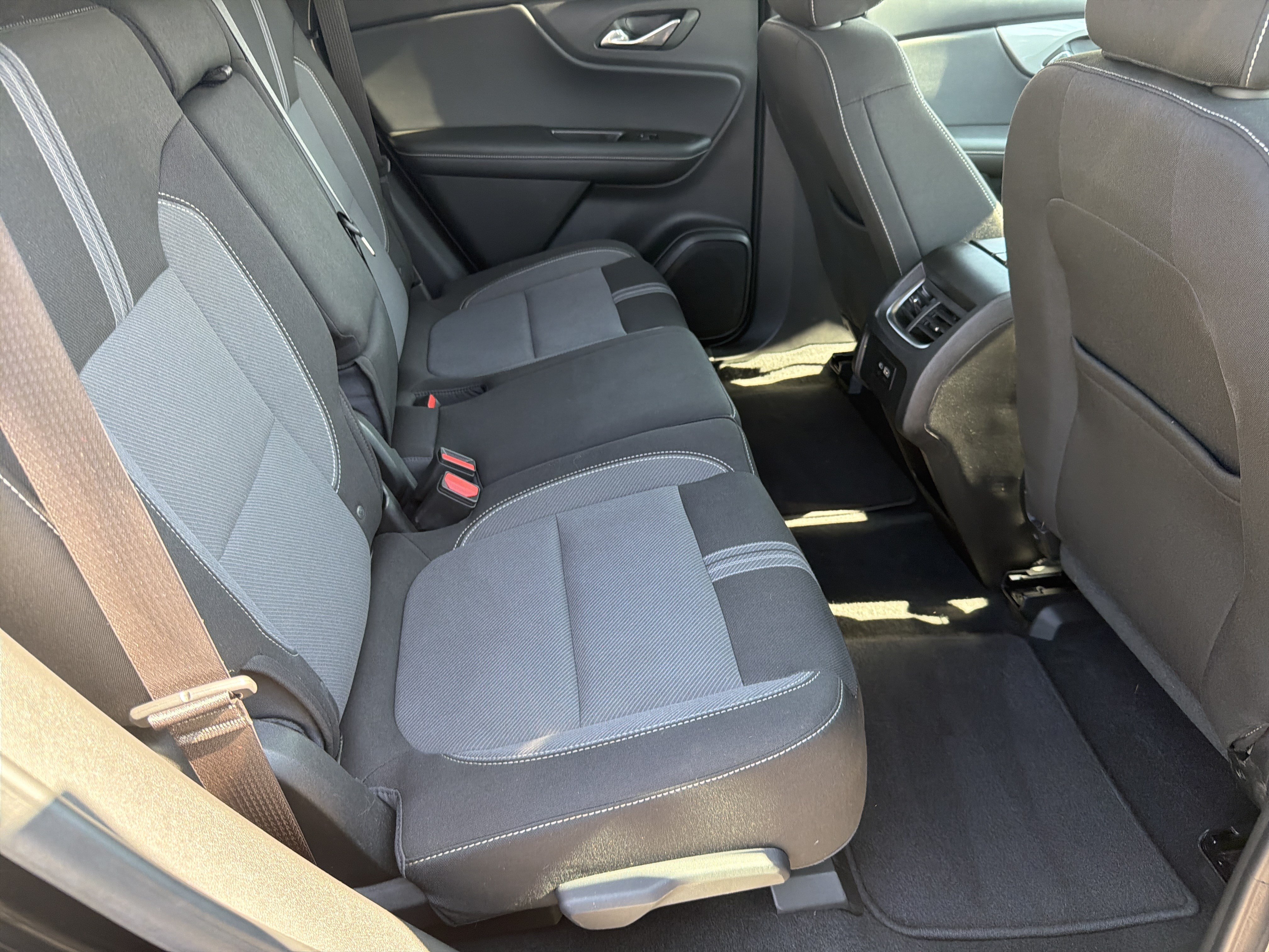 Used 2025 Chevrolet Blazer LT FWD image 26