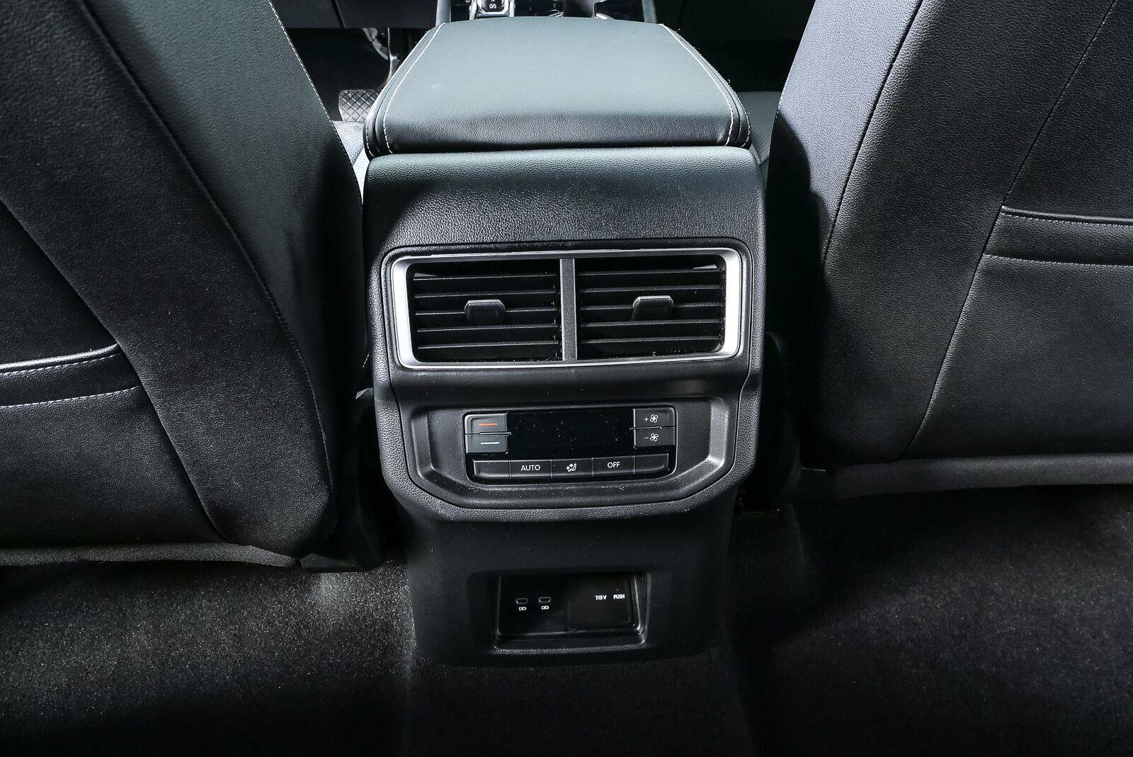Used 2026 Volkswagen Atlas SE w/ Panoramic Sunroof Package AWD/4WD image 19