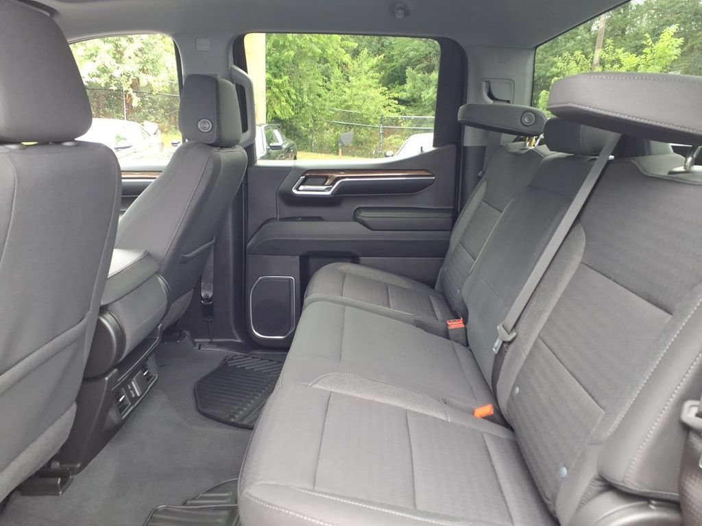 Used 2023 Chevrolet Silverado 1500 LT AWD/4WD image 17