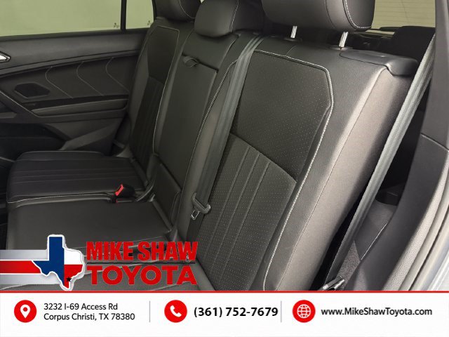 Used 2023 Volkswagen Tiguan SE R-Line FWD image 33
