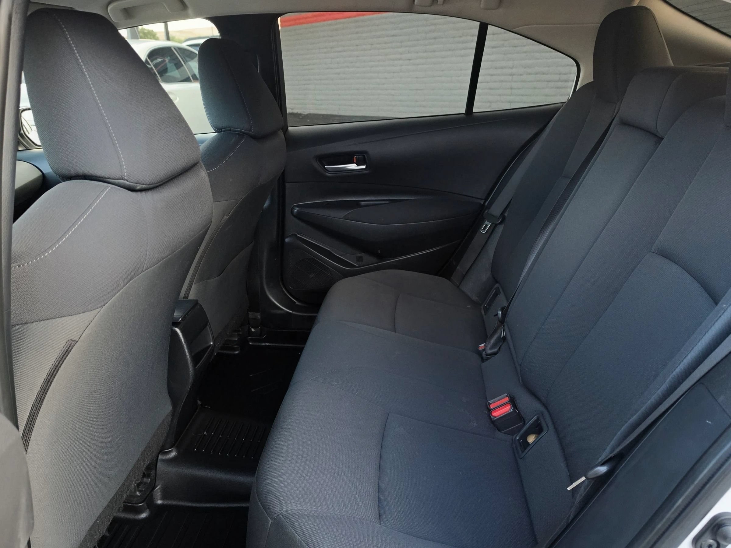 Used 2021 Toyota Corolla LE w/ Carpet Mat Package (TMS) FWD image 32
