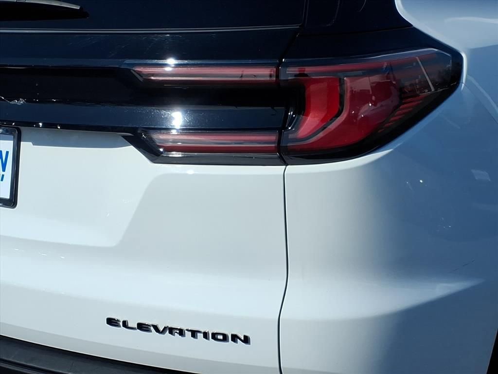 Used 2025 GMC Acadia Elevation image 8