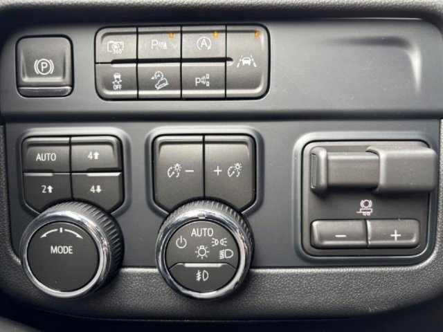 Used 2026 Chevrolet Tahoe Premier AWD/4WD image 19