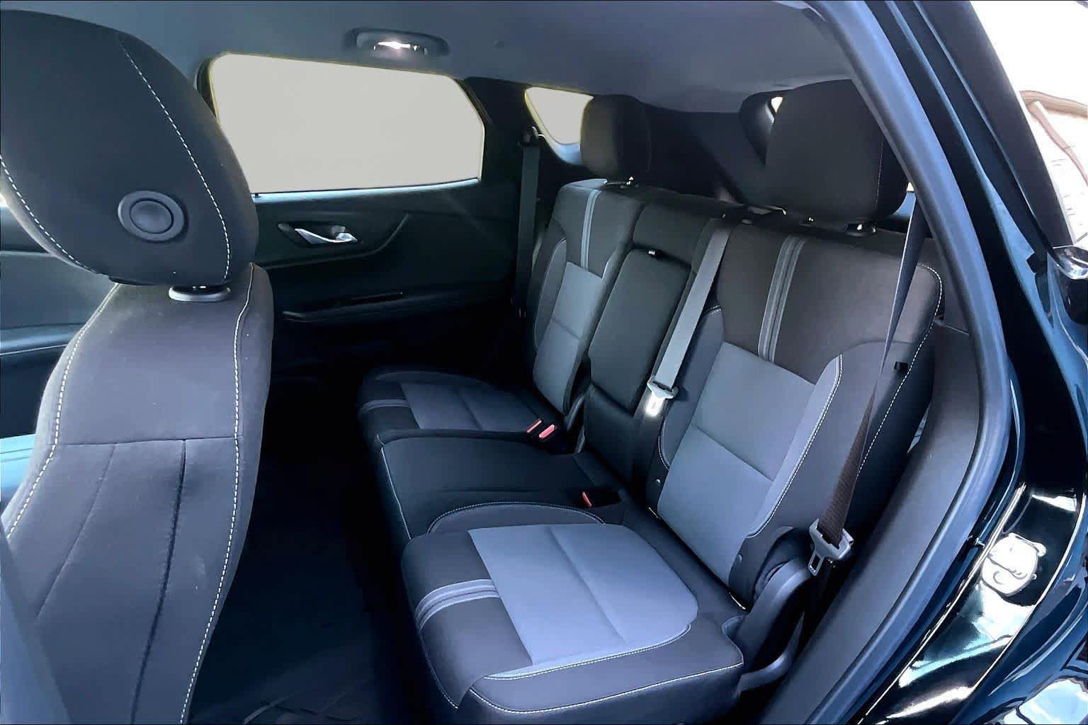 Used 2023 Chevrolet Blazer LT w/ Midnight/Sport Edition FWD image 21