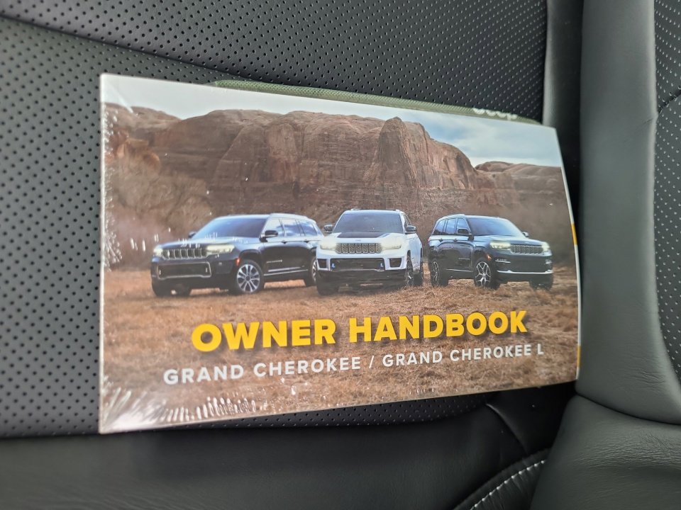 New 2025 Jeep Grand Cherokee L Overland w/ Luxury Tech Group IV image 34