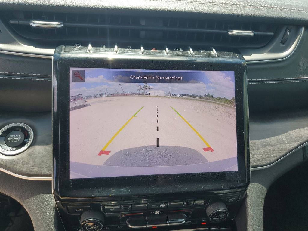 Used 2022 Jeep Grand Cherokee L Limited image 17