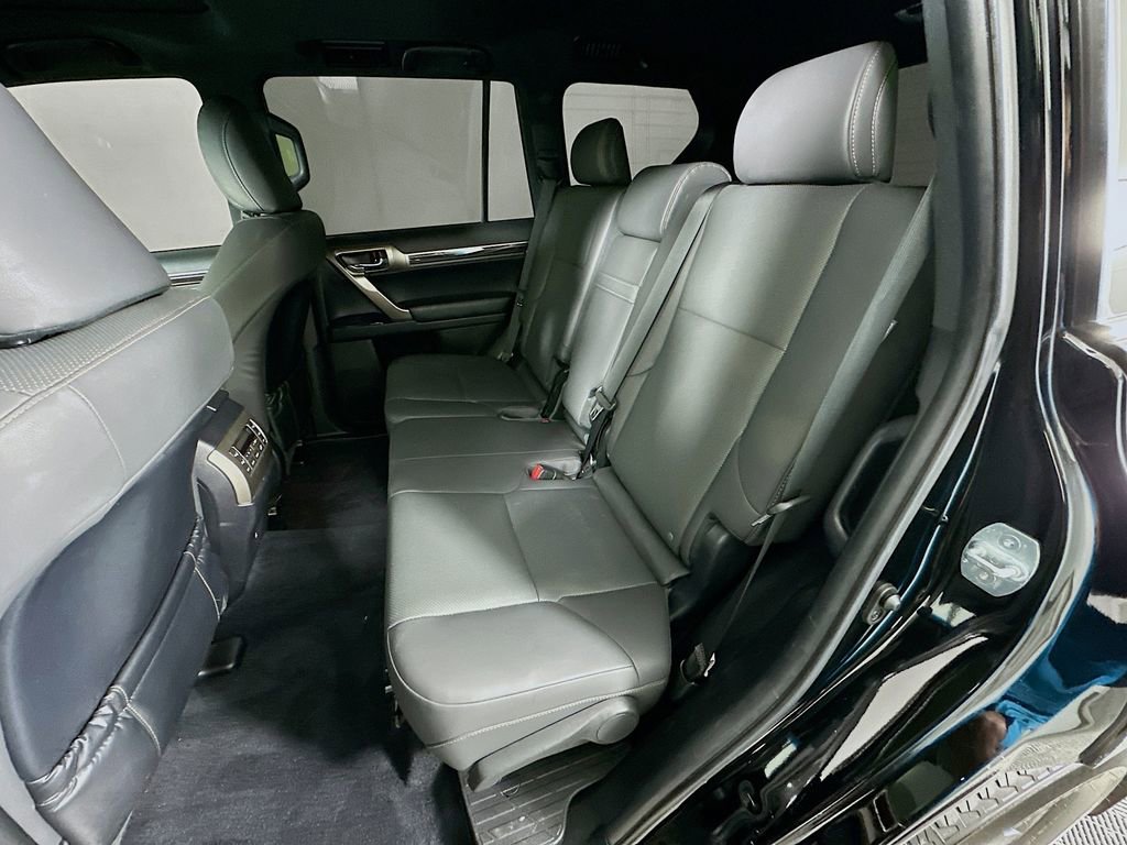Used 2020 Lexus GX 460 Premium w/ Premium Package image 23