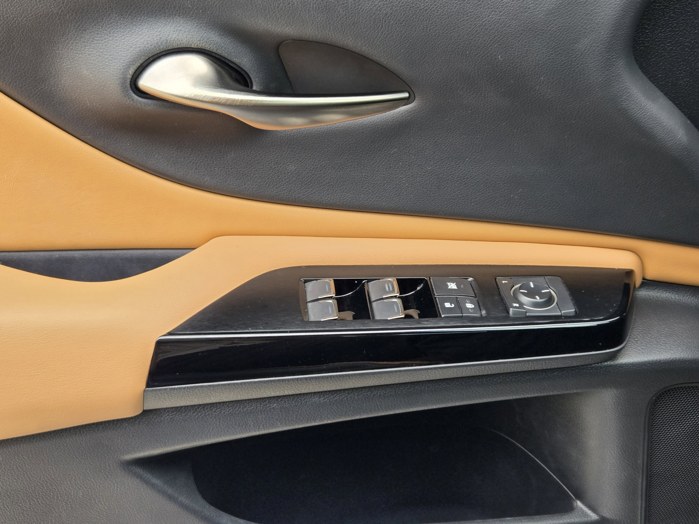 Used 2023 Lexus ES 350 w/ Accessory Package (Z2) FWD image 19