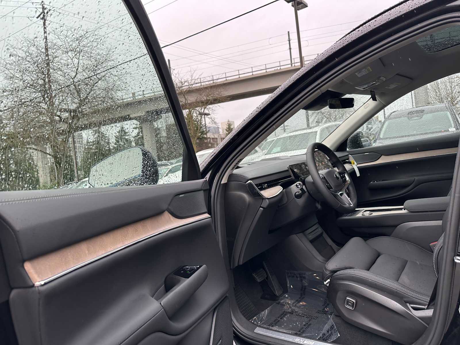 New 2025 Volvo EX90 Plus w/ Protection Package Premier image 21