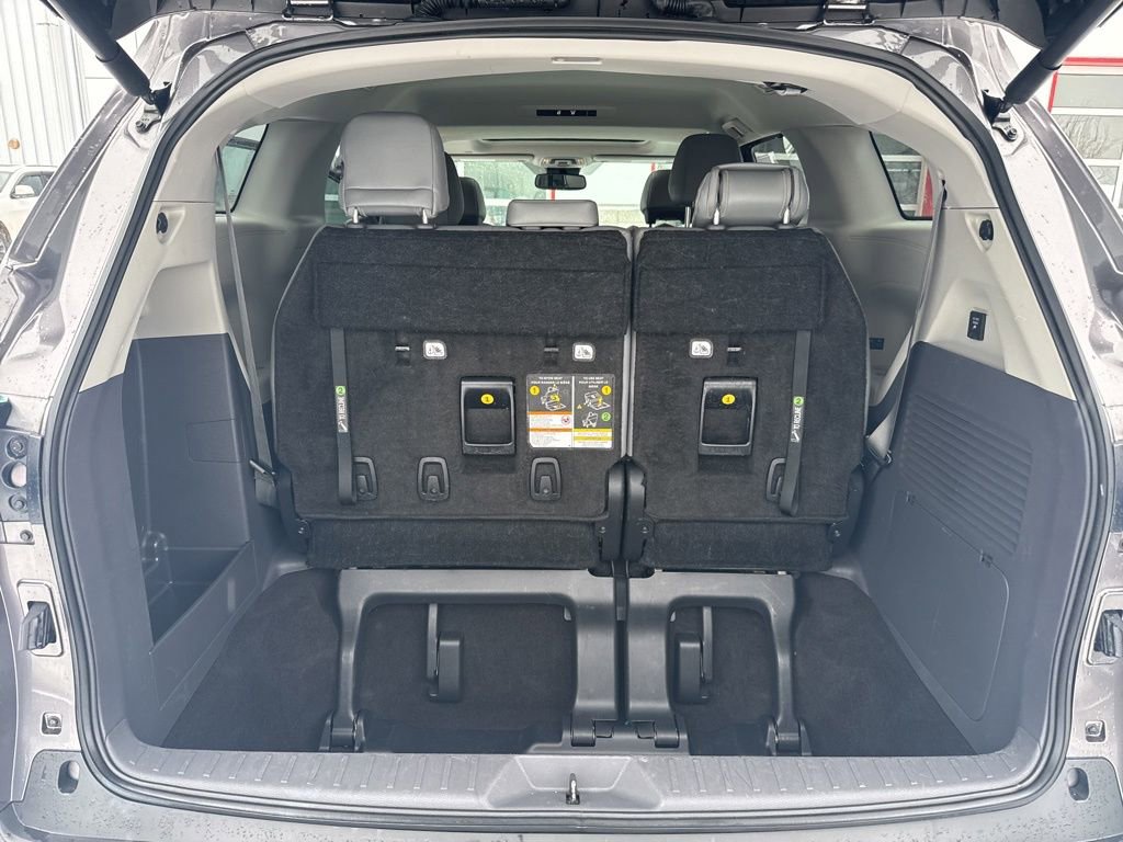 Used 2023 Toyota Sienna XLE w/ XLE Plus Package image 17