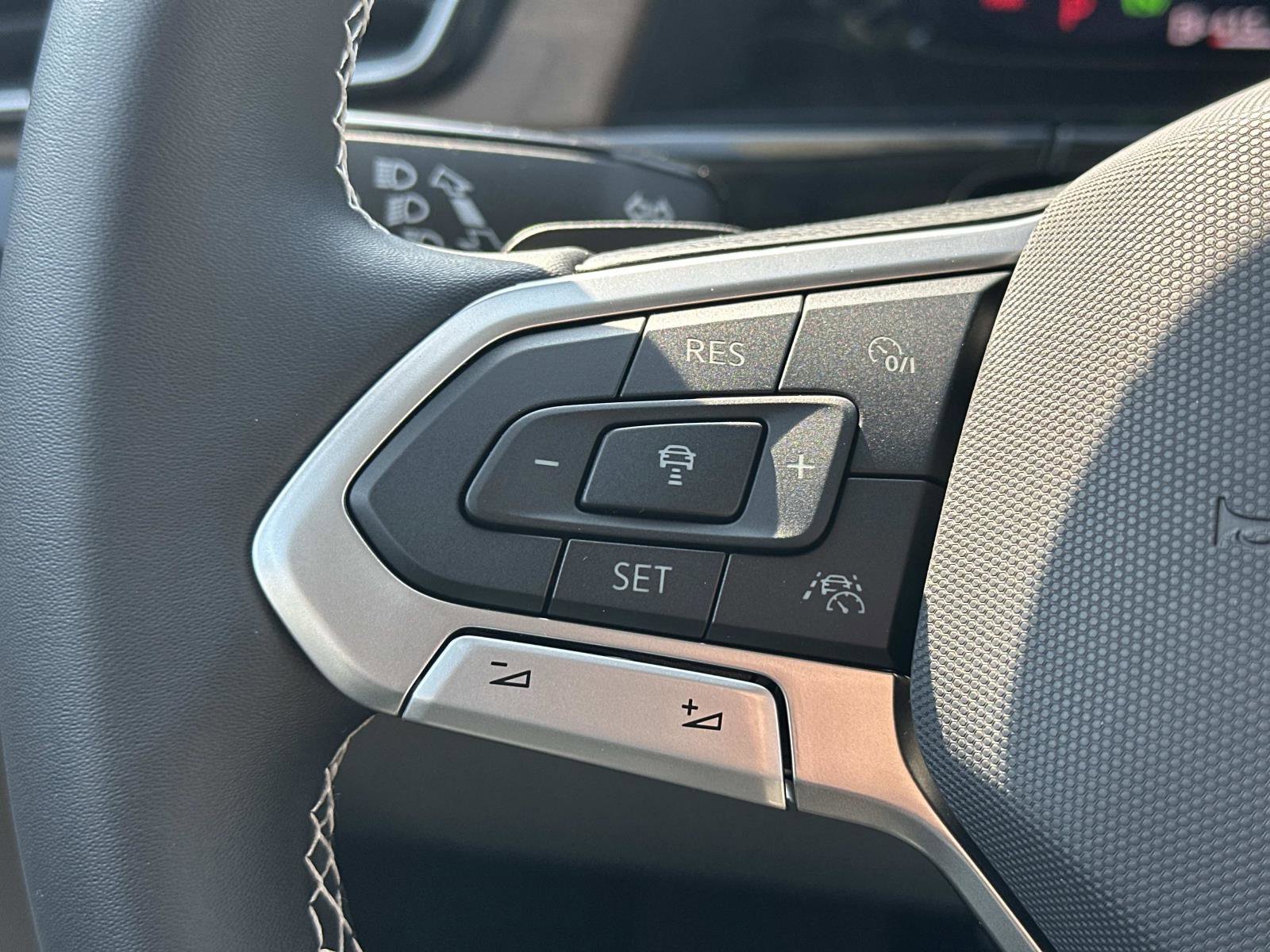 New 2026 Volkswagen Atlas SE image 24