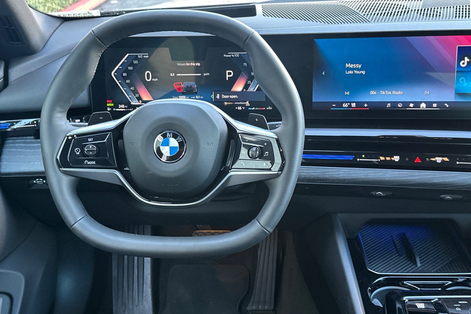 Used 2025 BMW 530i w/ Premium Package image 18