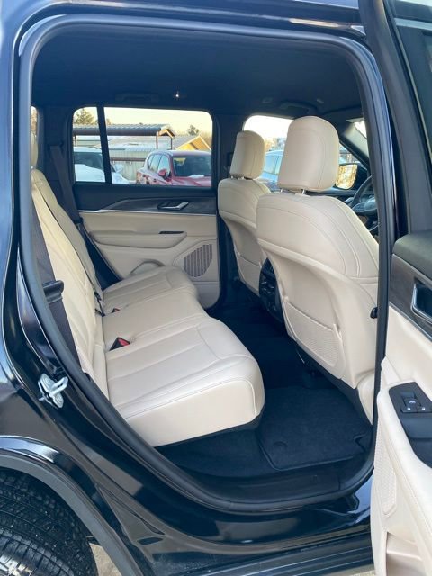 Used 2025 Jeep Grand Cherokee Limited image 10