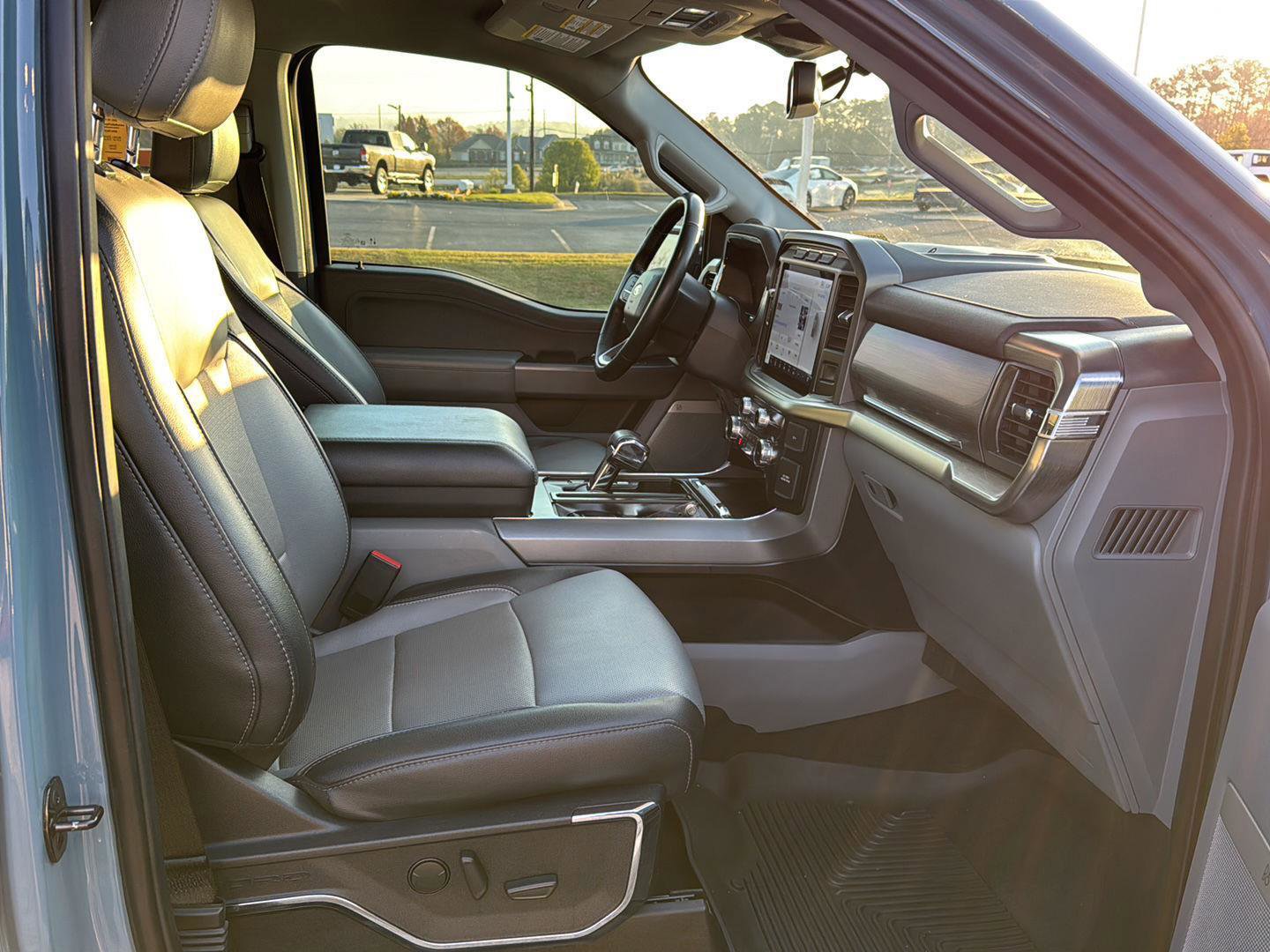 Used 2023 Ford F150 Lariat image 10