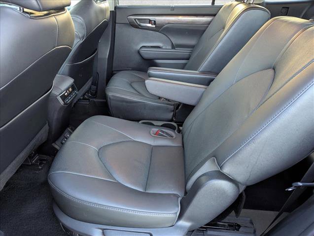 Used 2021 Toyota Highlander Limited image 17