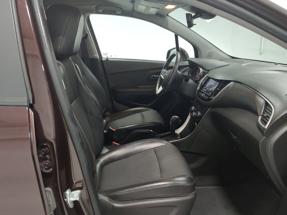 Used 2021 Chevrolet Trax LT w/ LT Convenience Package AWD/4WD image 21