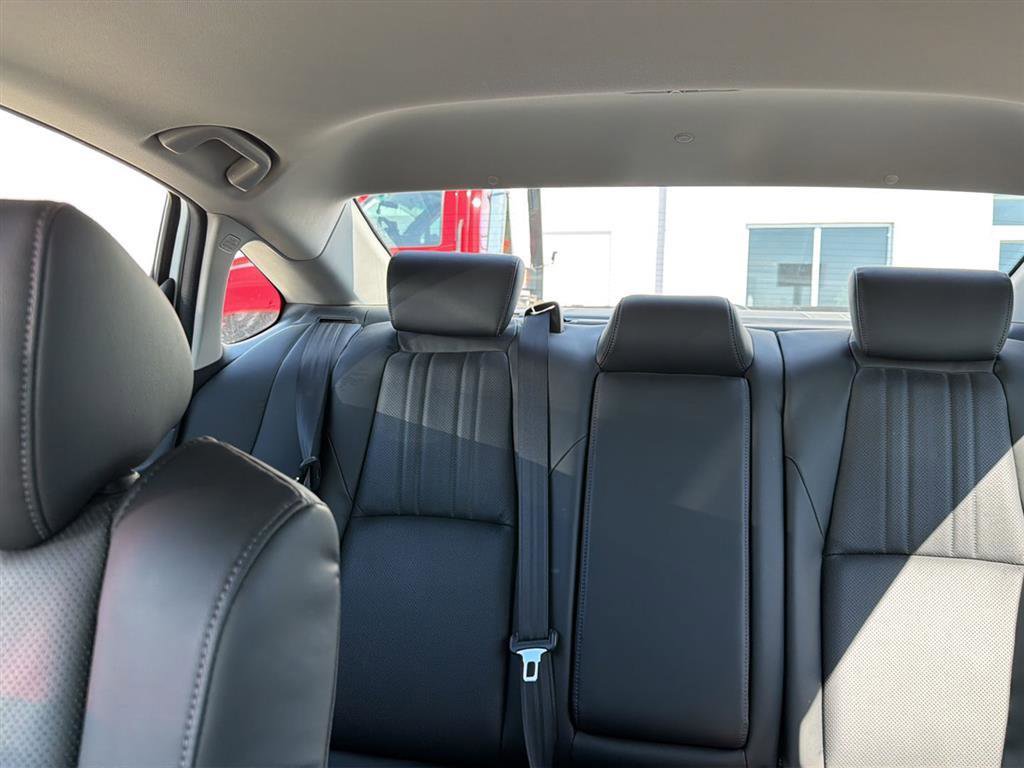 Used 2018 Honda Accord Touring image 11