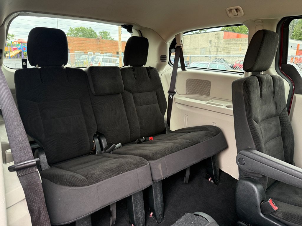 Used 2018 Dodge Grand Caravan SE FWD image 11