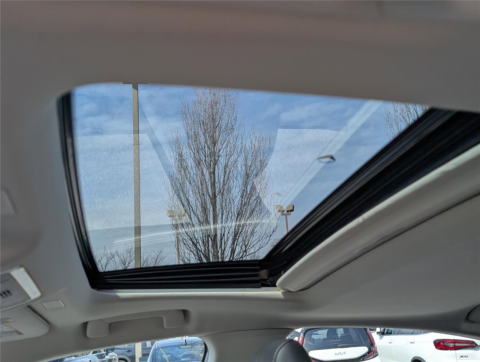 Certified 2025 Lexus ES 300h w/ Premium Package image 19