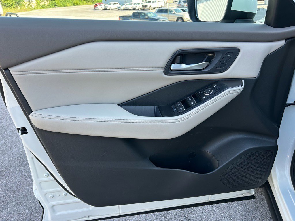 Used 2023 Nissan Rogue SL image 14