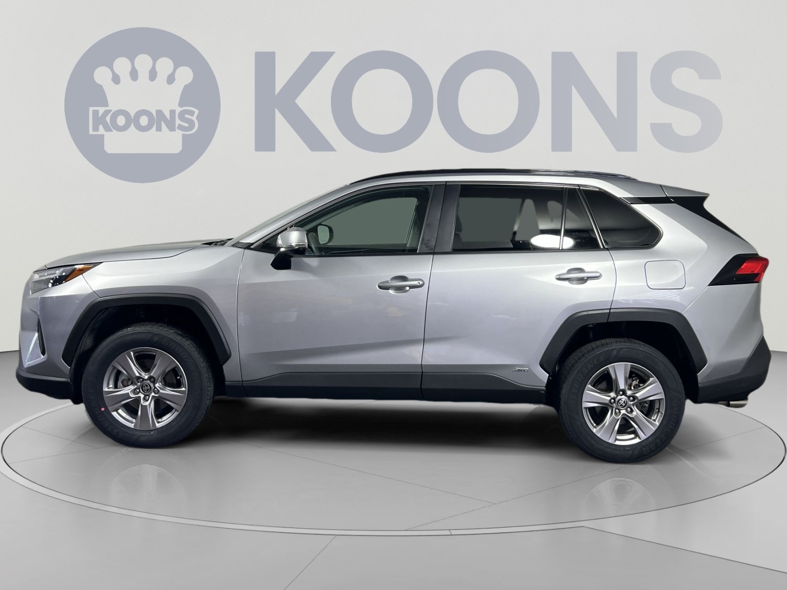 Used 2025 Toyota RAV4 XLE AWD/4WD image 2