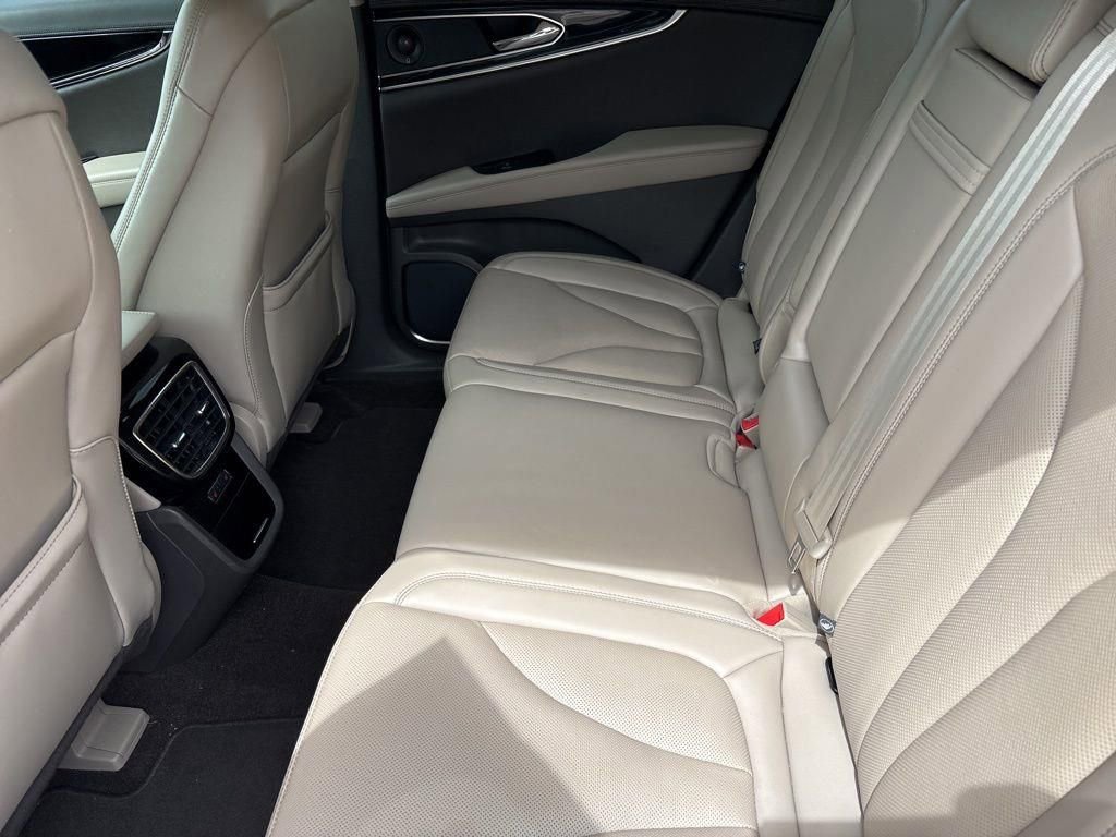 Used 2021 Lincoln Nautilus Reserve image 9