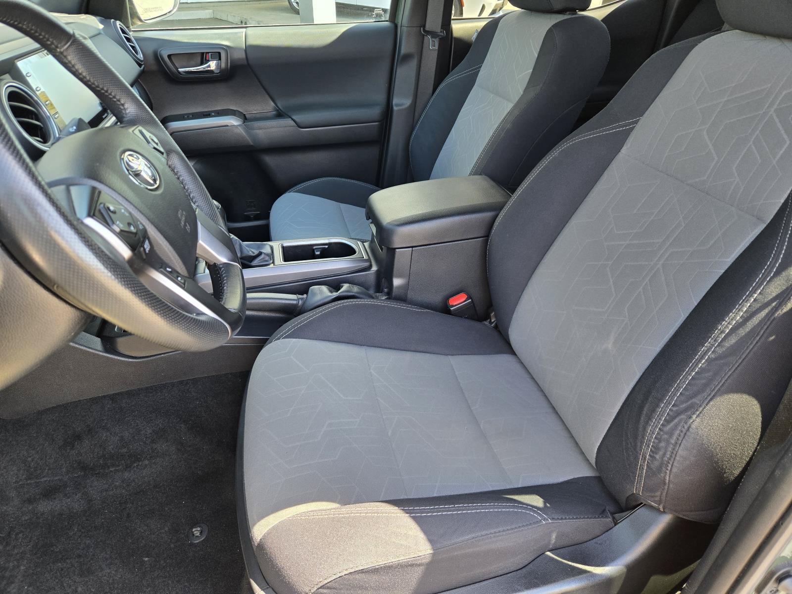 Used 2022 Toyota Tacoma TRD Off-Road w/ Technology Package RWD image 19