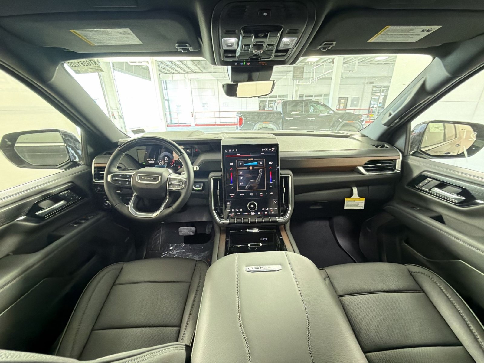 New 2026 GMC Yukon XL Denali w/ Denali Reserve Package AWD/4WD image 23